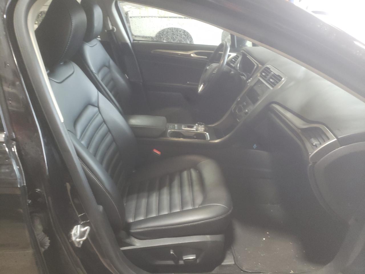Photo 5 from auction – 2020 FORD FUSION with VIN 3FA6P0CD3LR130661