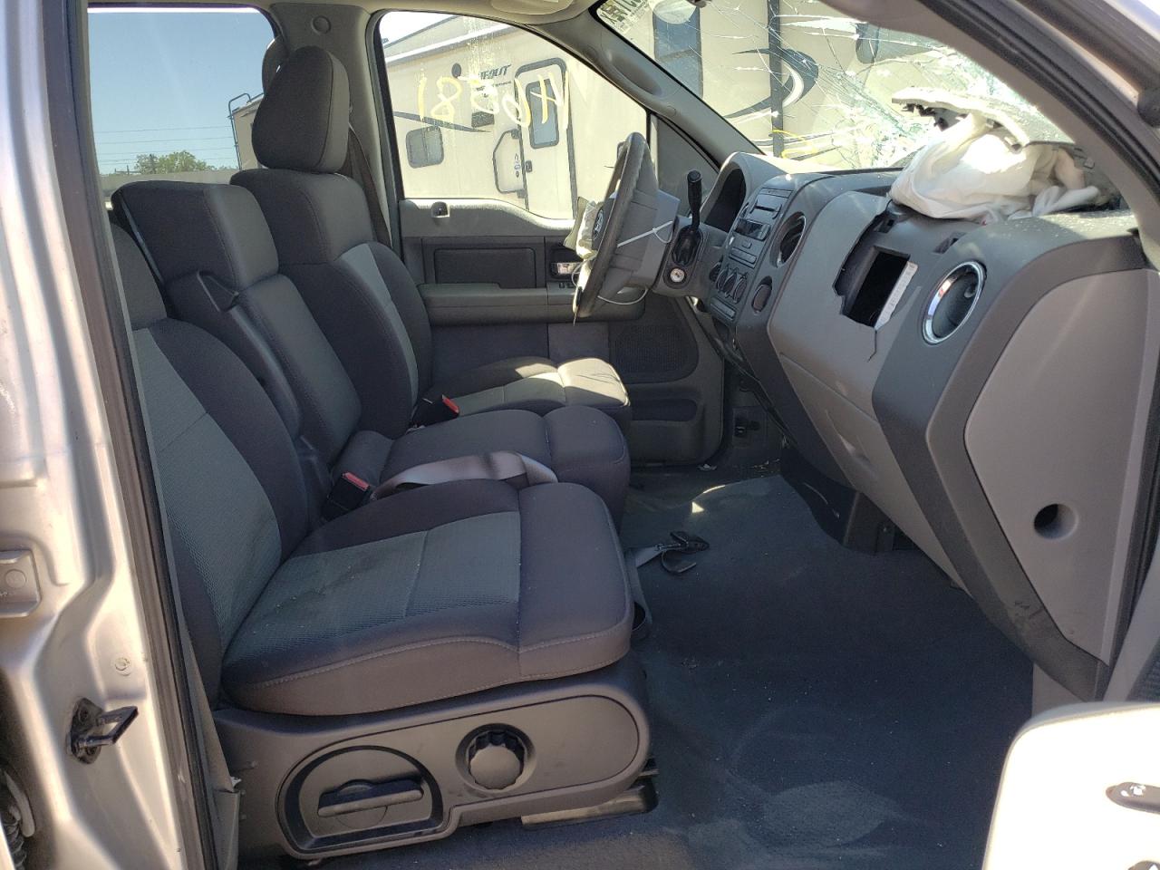 Photo 5 from auction – 2004 FORD F150 with VIN 1FTRW14W34KD51084