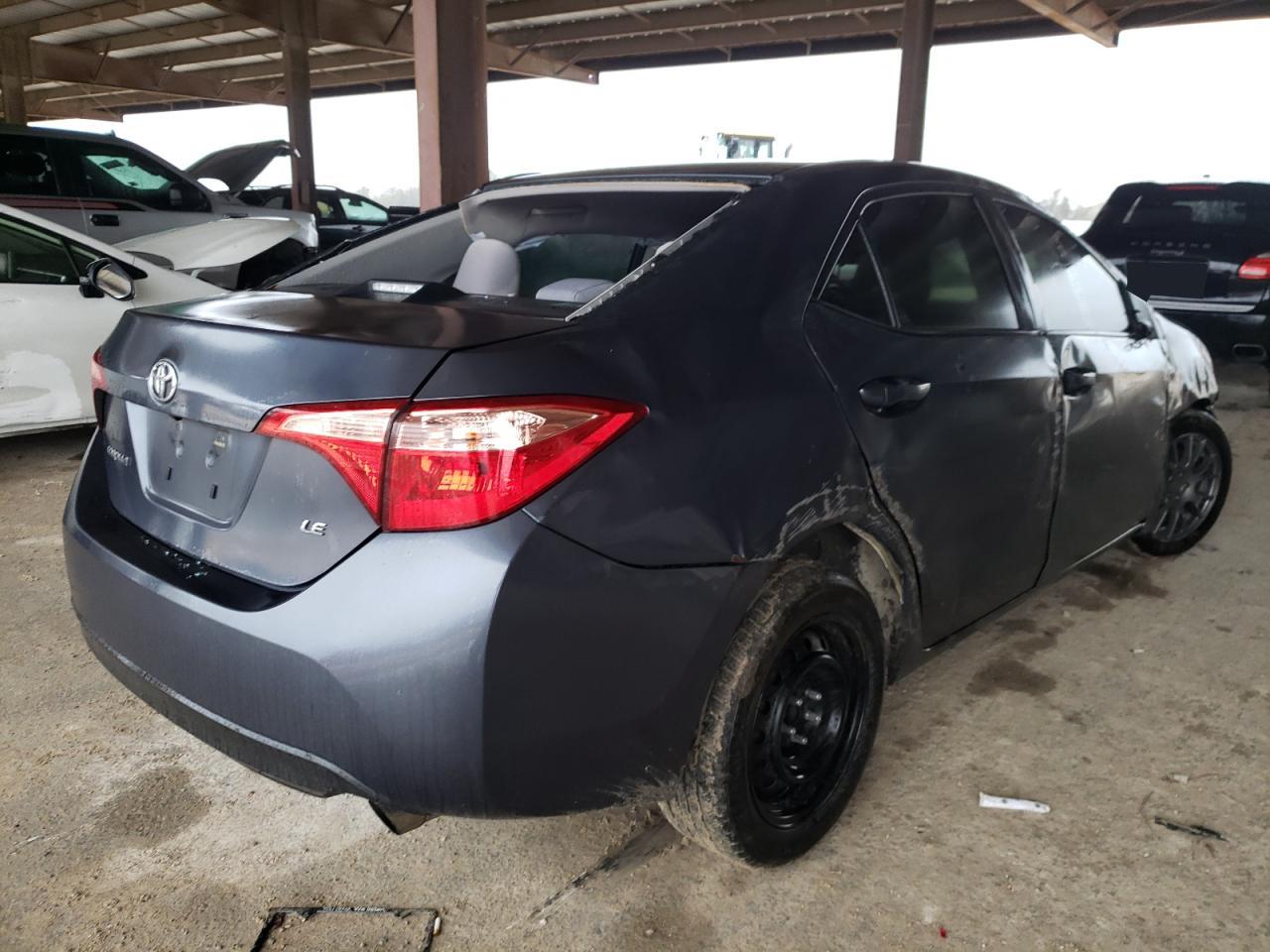 Zdjęcie 4 z aukcji – 2017 TOYOTA COROLLA L z VIN 5YFBURHE2HP615796