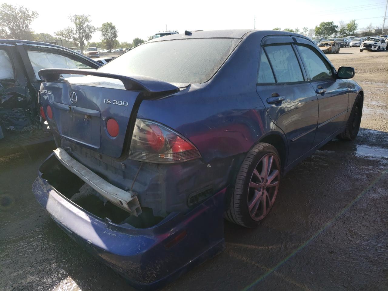 Photo 4 from auction – 2003 LEXUS IS 300 with VIN JTHBD192530065503