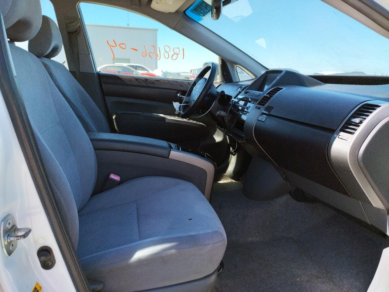 Photo 5 from auction – 2004 TOYOTA PRIUS with VIN JTDKB20U040111817