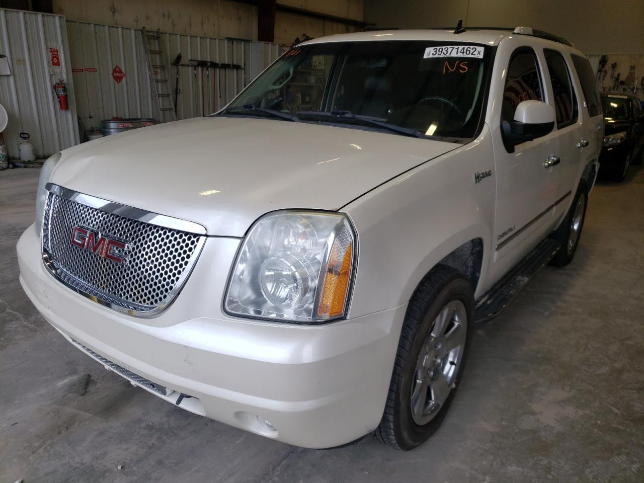 Photo 2 from auction – 2011 GMC YUKON DENA with VIN 1GKS2GEJ7BR279950