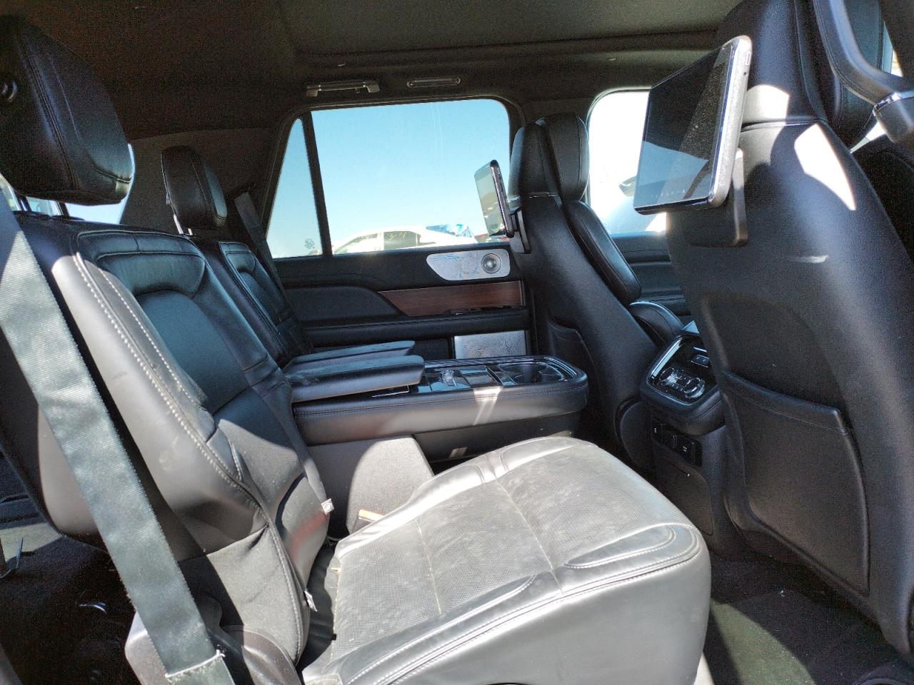 Photo 6 from auction – 2019 LINCOLN NAVIGATOR with VIN 5LMJJ2LT0KEL26401