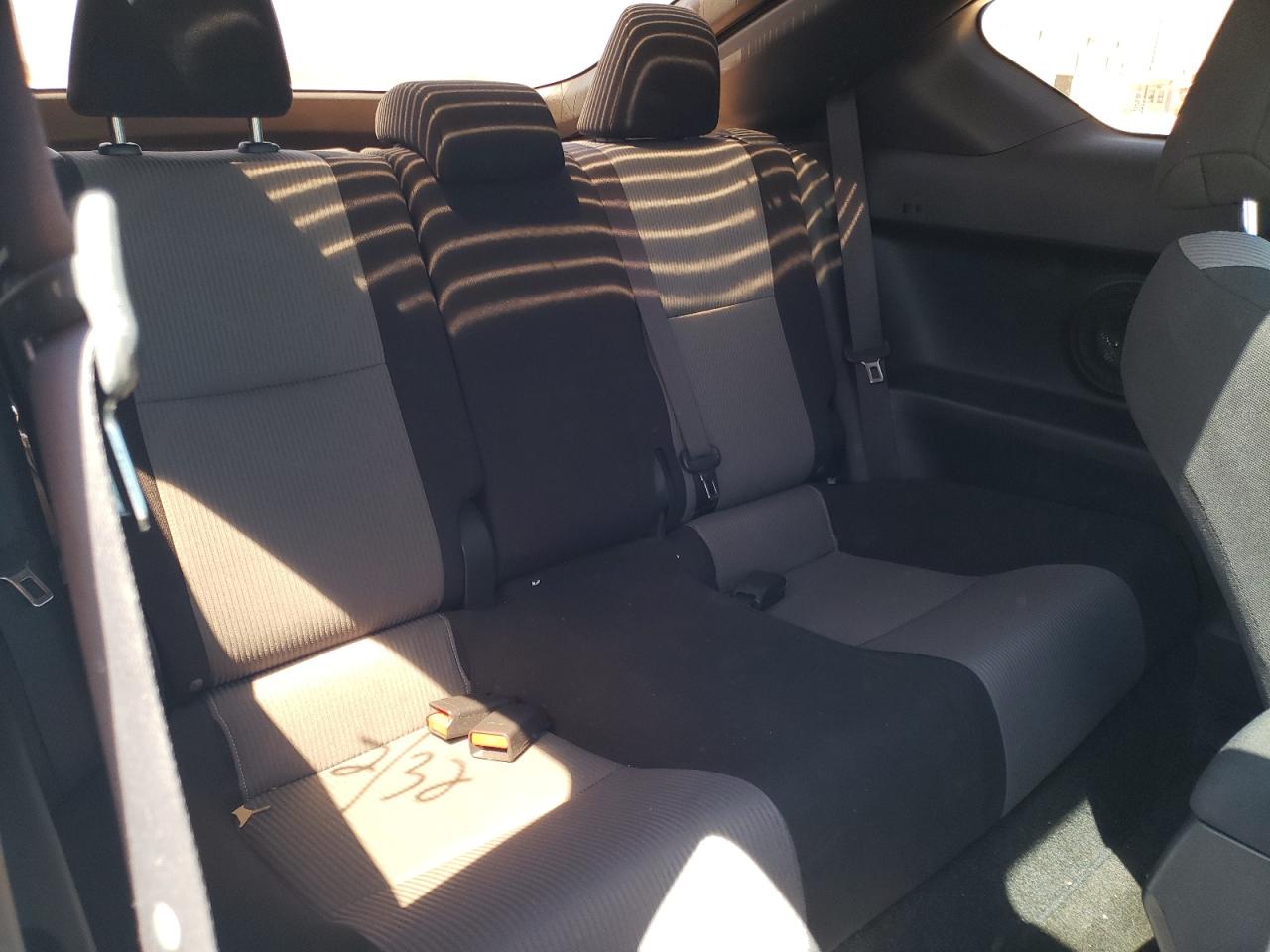 Photo 6 from auction – 2015 TOYOTA SCION TC with VIN JTKJF5C73FJ004354