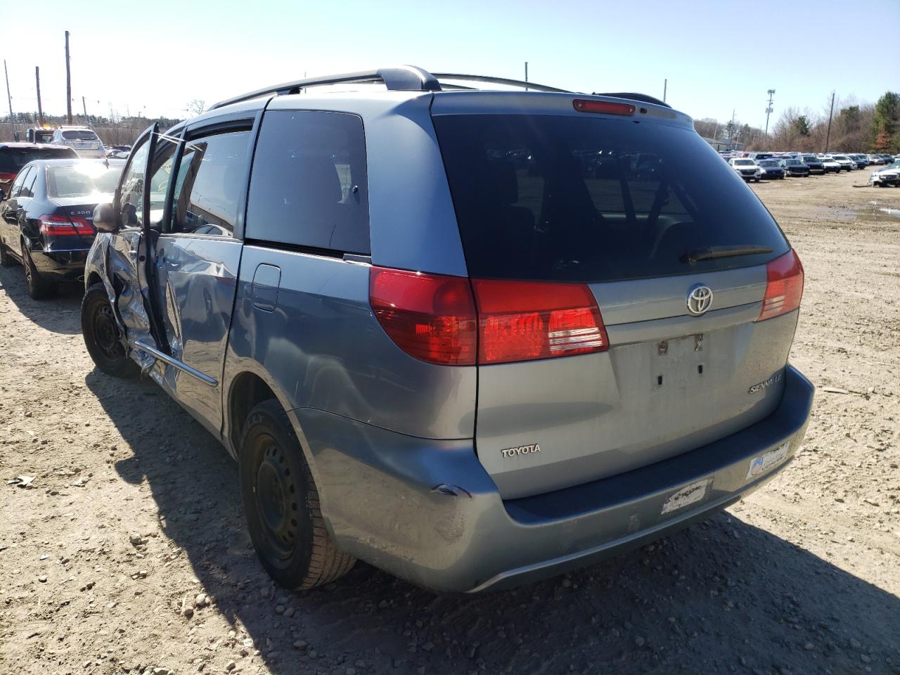 Photo 3 from auction – 2004 TOYOTA SIENNA CE with VIN 5TDZA23C34S061853