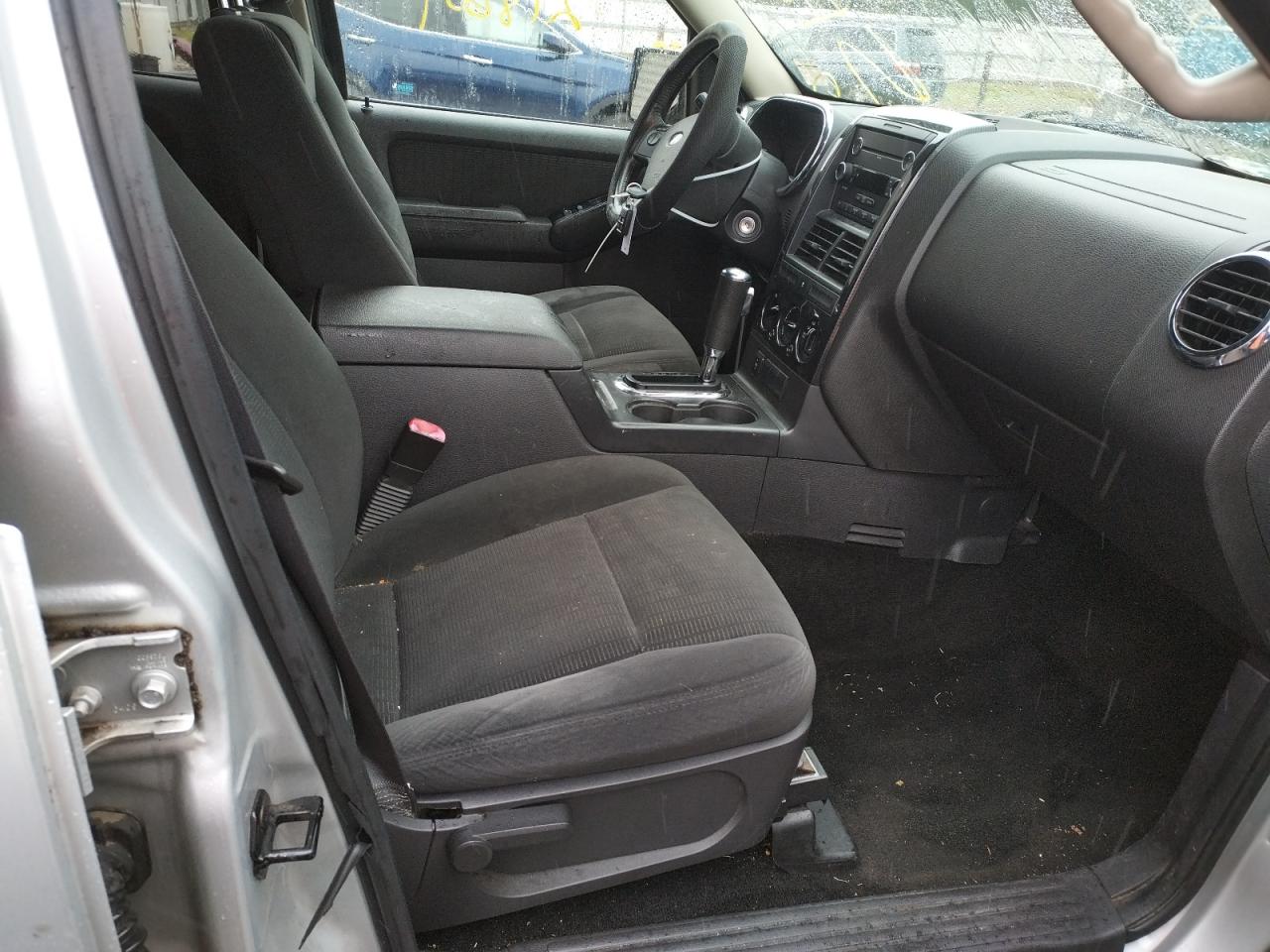 Фото 5 с аукциона – 2009 FORD EXPLORER X с VIN 1FMEU63E99UA26151