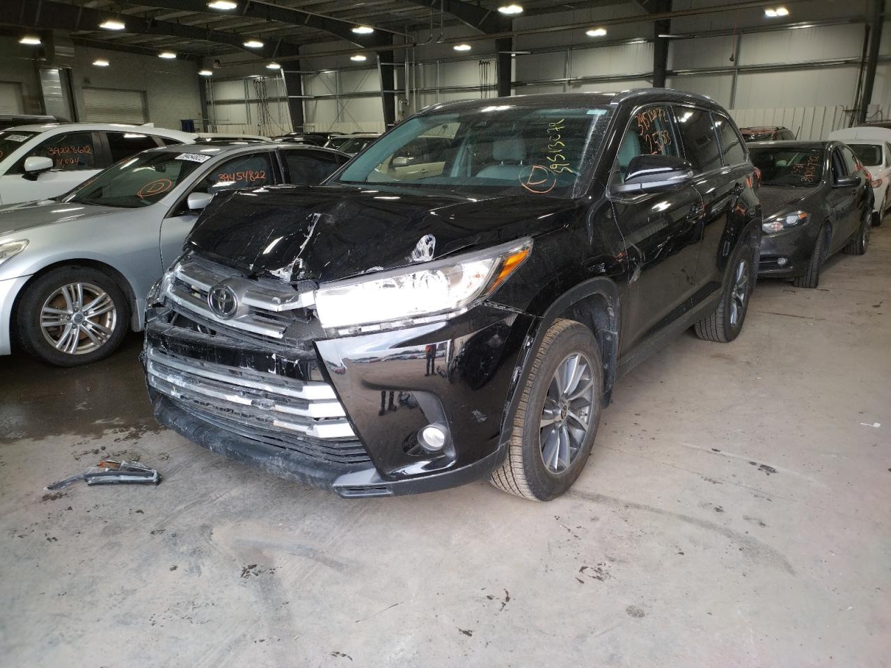 Photo 2 from auction – 2019 TOYOTA HIGHLANDER with VIN 5TDJZRFH6KS626356