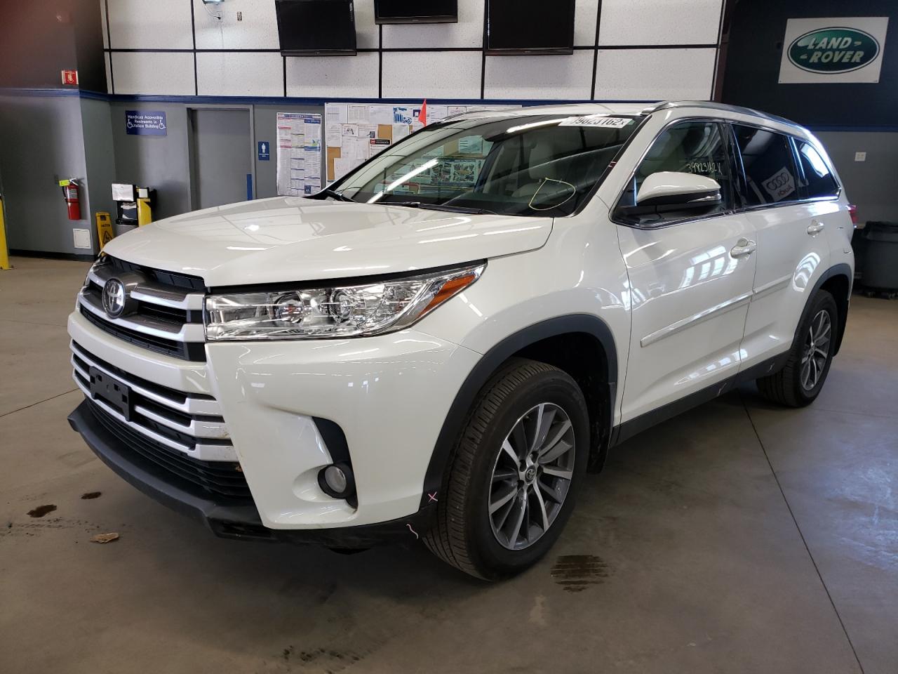 Photo 2 from auction – 2019 TOYOTA HIGHLANDER with VIN 5TDJZRFHXKS593104