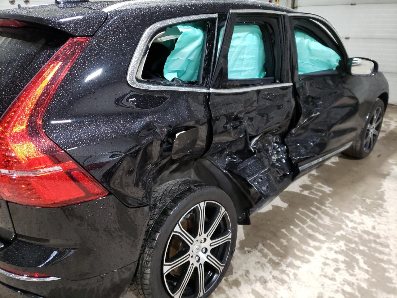 Photo 9 from auction – 2018 VOLVO XC60 with VIN YV4A22RL4J1076787