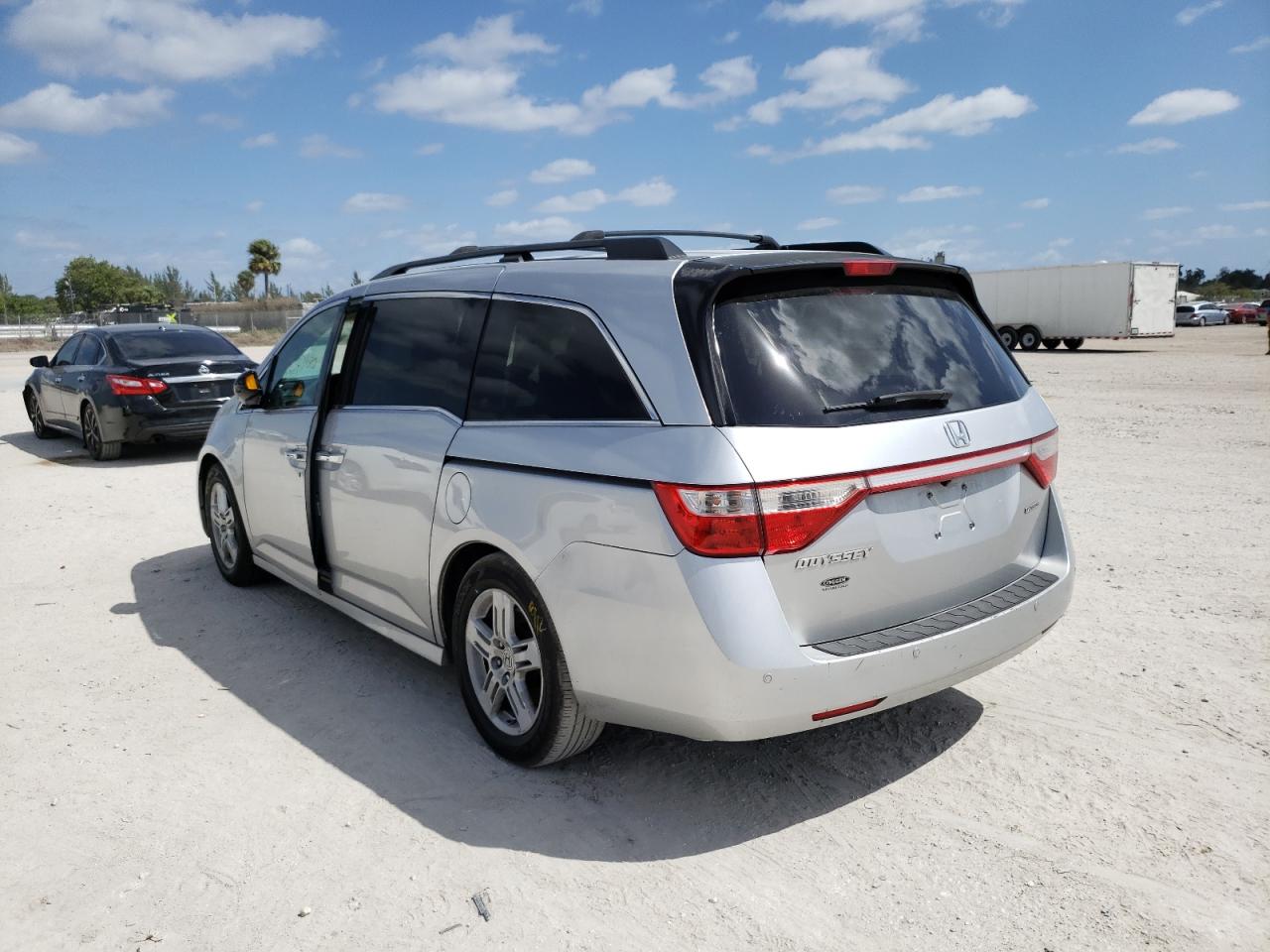 Photo 3 from auction – 2012 HONDA ODYSSEY TO with VIN 5FNRL5H90CB066469