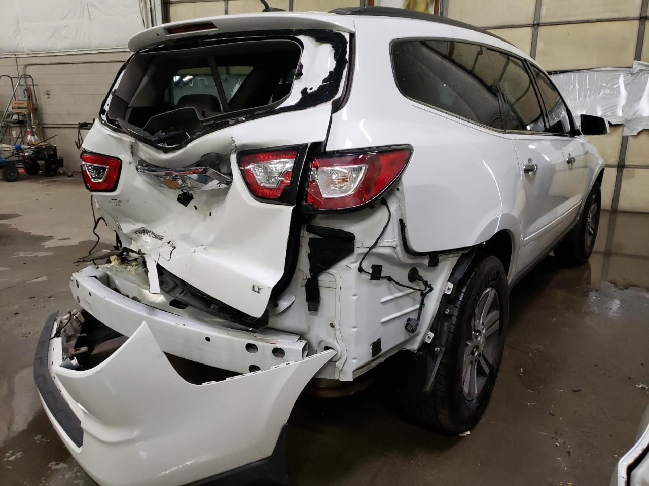 Photo 4 from auction – 2017 CHEVROLET TRAVERSE L with VIN 1GNKRGKD9HJ254360