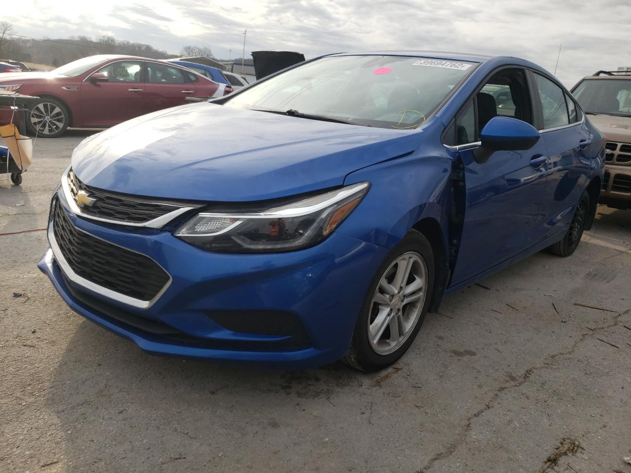 Photo 2 from auction – 2017 CHEVROLET CRUZE LT with VIN 3G1BE5SM3HS564777