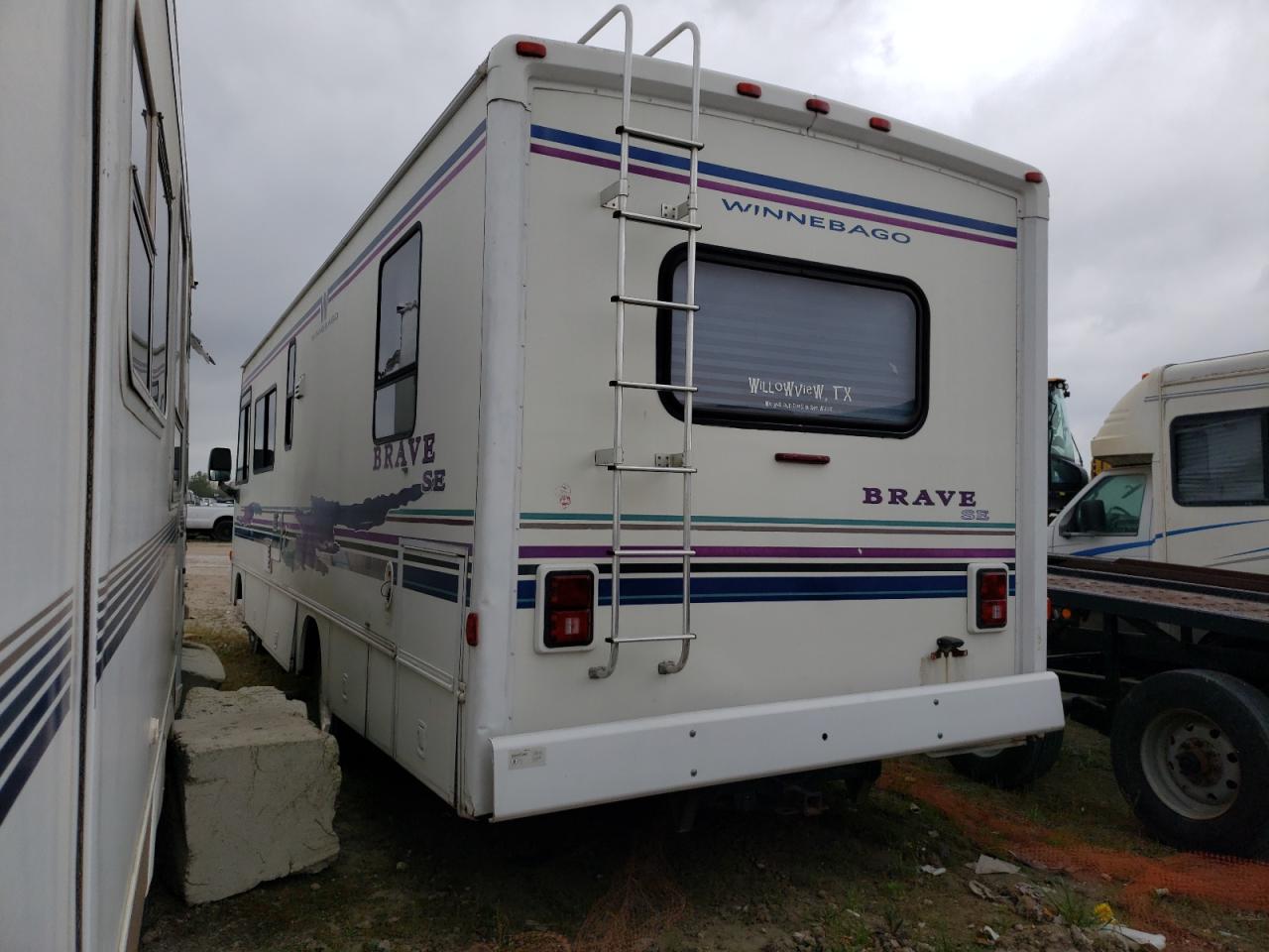 Photo 3 from auction – 1999 FORD F550 SUPER with VIN 3FCLF53S2XJA01214