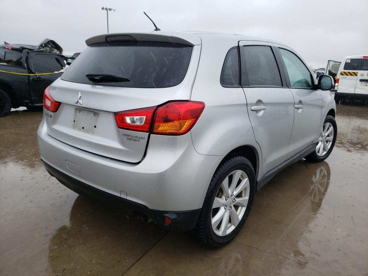Photo 4 from auction – 2013 MITSUBISHI OUTLANDER with VIN 4A4AP3AU2DE009691
