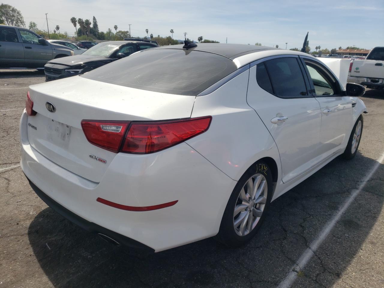 Photo 4 from auction – 2015 KIA OPTIMA EX with VIN 5XXGN4A70FG436602