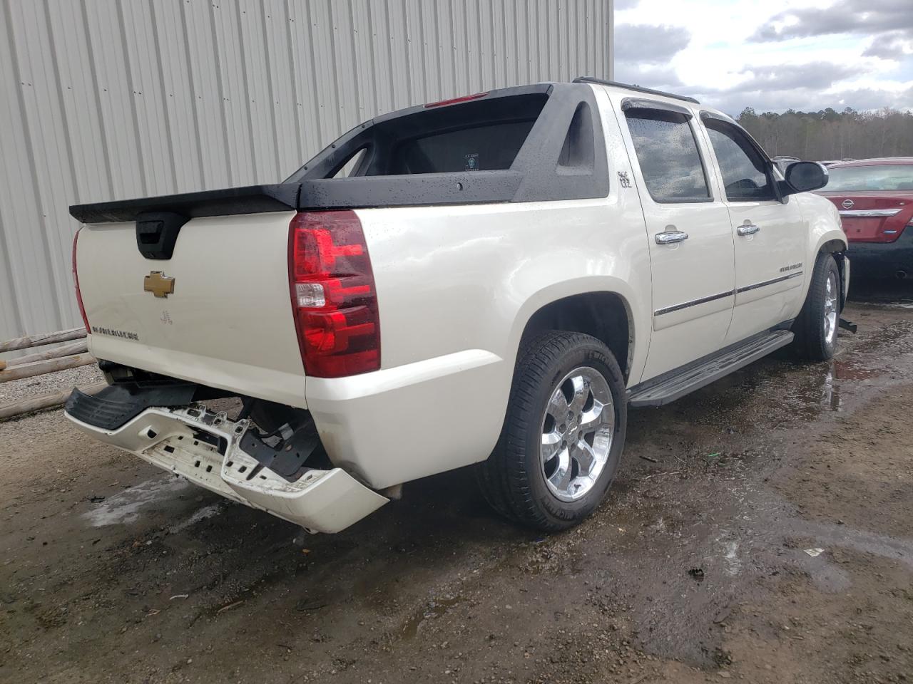 Photo 4 from auction – 2010 CHEVROLET AVALANCHE with VIN 3GNVKGE0XAG240209
