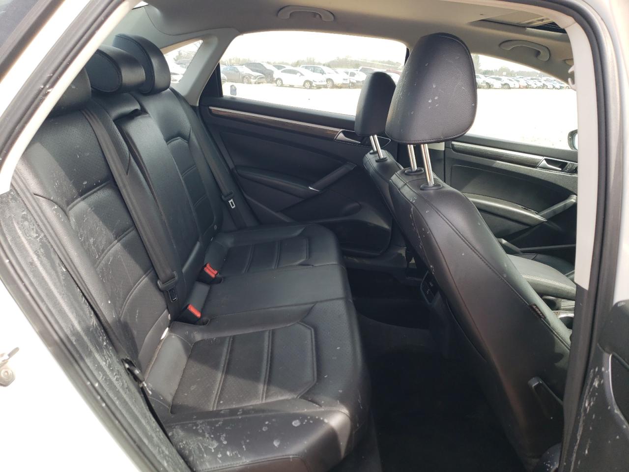Photo 6 from auction – 2016 VOLKSWAGEN PASSAT SE with VIN 1VWBS7A38GC007496