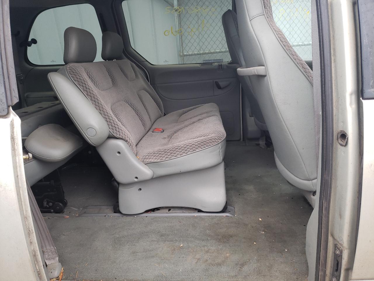 Photo 6 from auction – 2000 DODGE CARAVAN with VIN 2B4GP2537YR673696