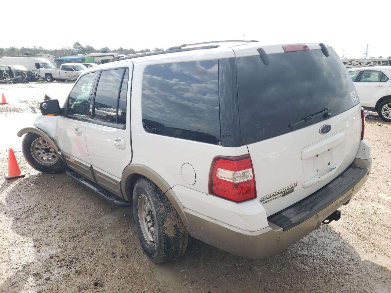 Photo 3 from auction – 2004 FORD EXPEDITION with VIN 1FMPU17LX4LB32479