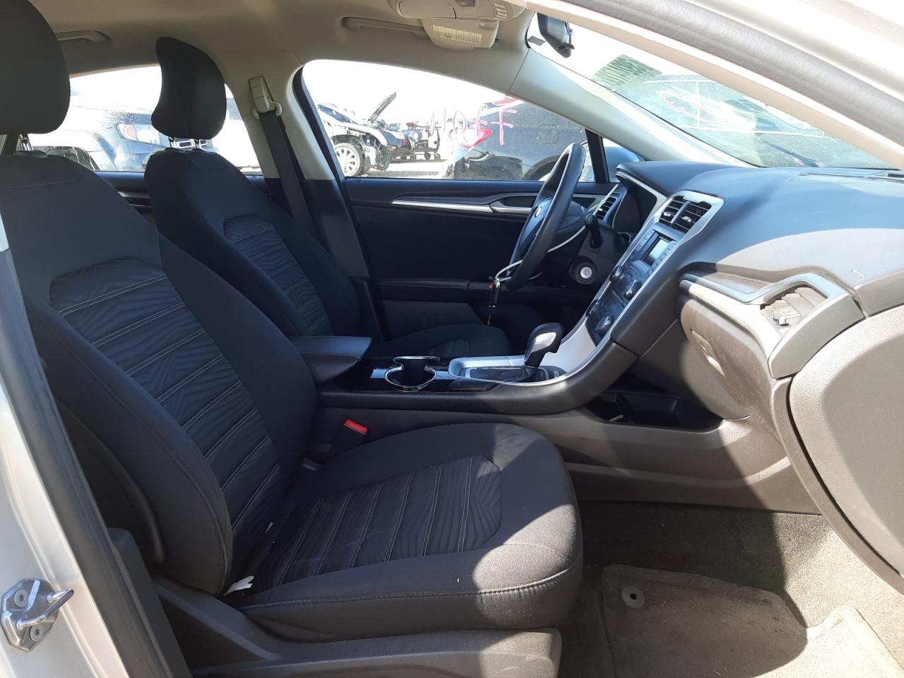 Photo 5 from auction – 2016 FORD FUSION SE with VIN 3FA6P0HD3GR227454