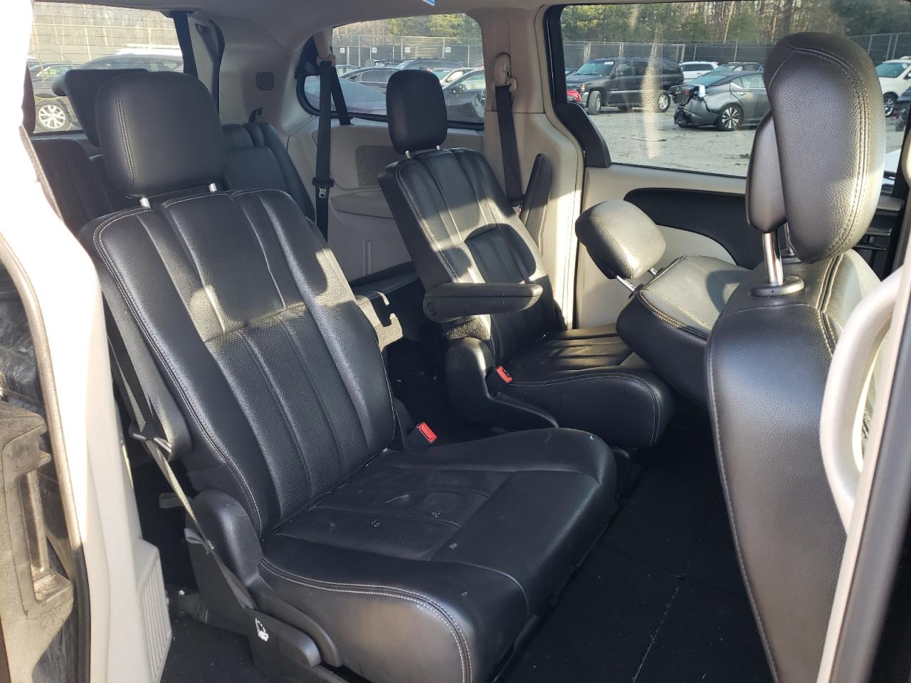 Photo 6 from auction – 2012 CHRYSLER TOWN & COU with VIN 2C4RC1BG3CR409831
