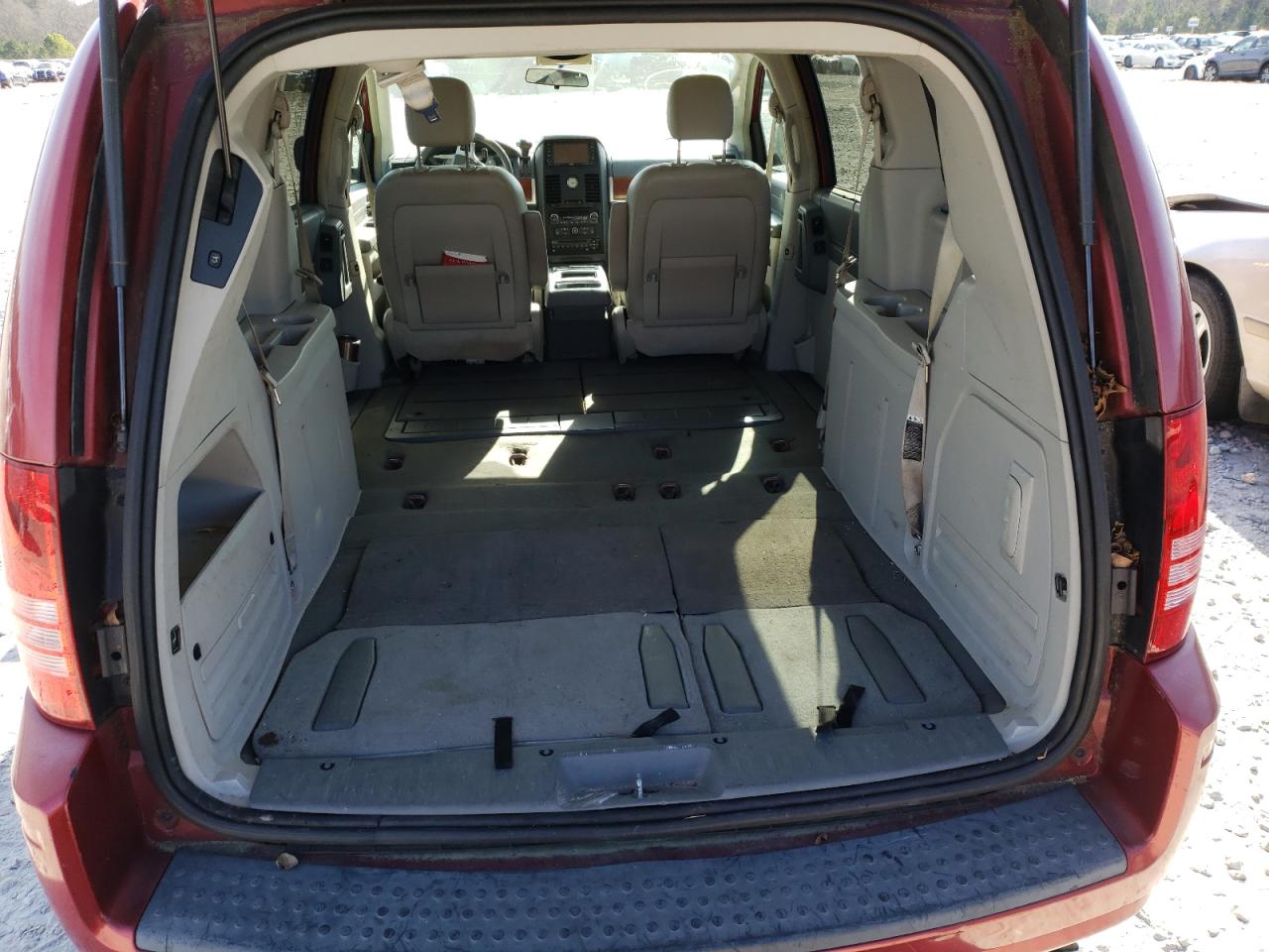 Photo 9 from auction – 2008 CHRYSLER TOWN AND C with VIN 2A8HR54P48R624620