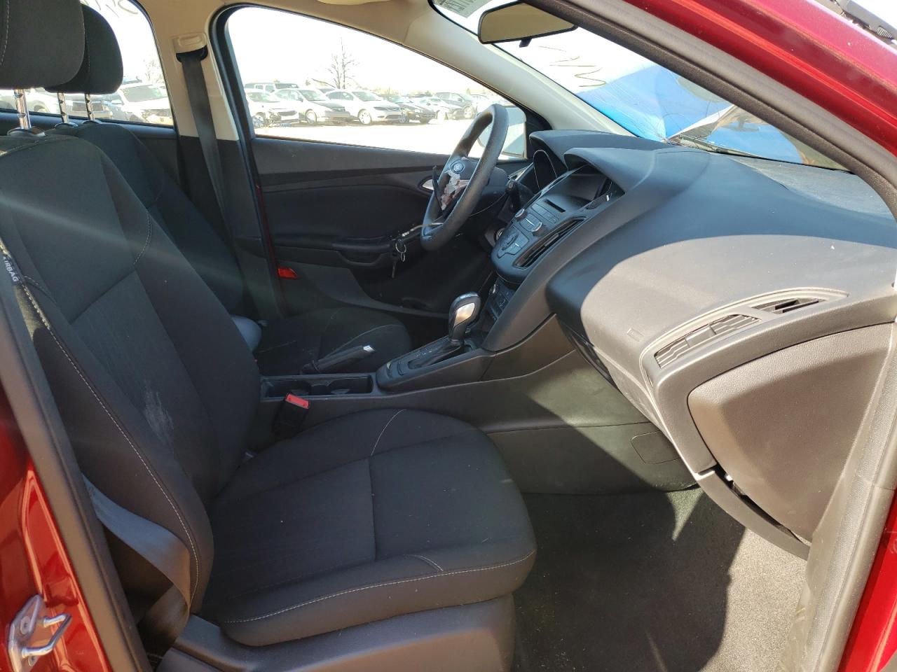 Photo 5 from auction – 2016 FORD FOCUS SE with VIN 1FADP3K29GL318193