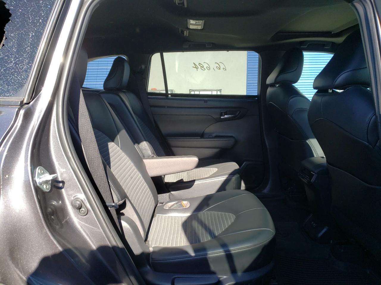 Photo 6 from auction – 2021 TOYOTA HIGHLANDER with VIN 5TDJZRAH3MS045326