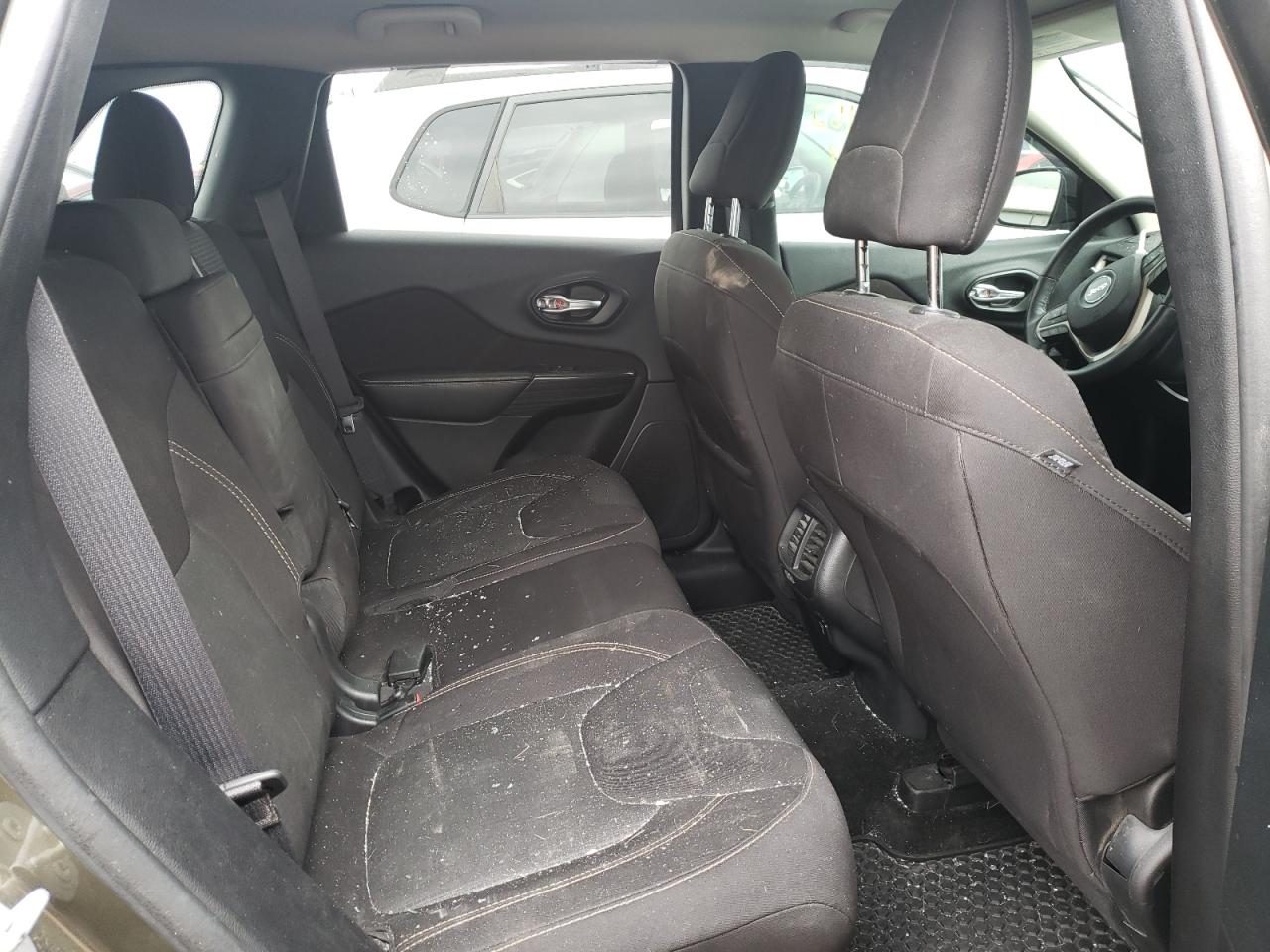 Photo 6 from auction – 2016 JEEP CHEROKEE L with VIN 1C4PJMCB6GW144868