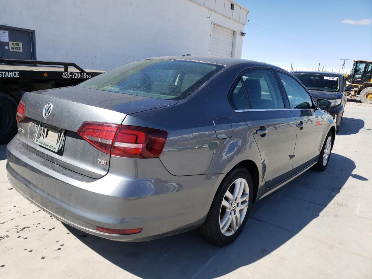 Photo 4 from auction – 2017 VOLKSWAGEN JETTA S with VIN 3VW2B7AJXHM231836