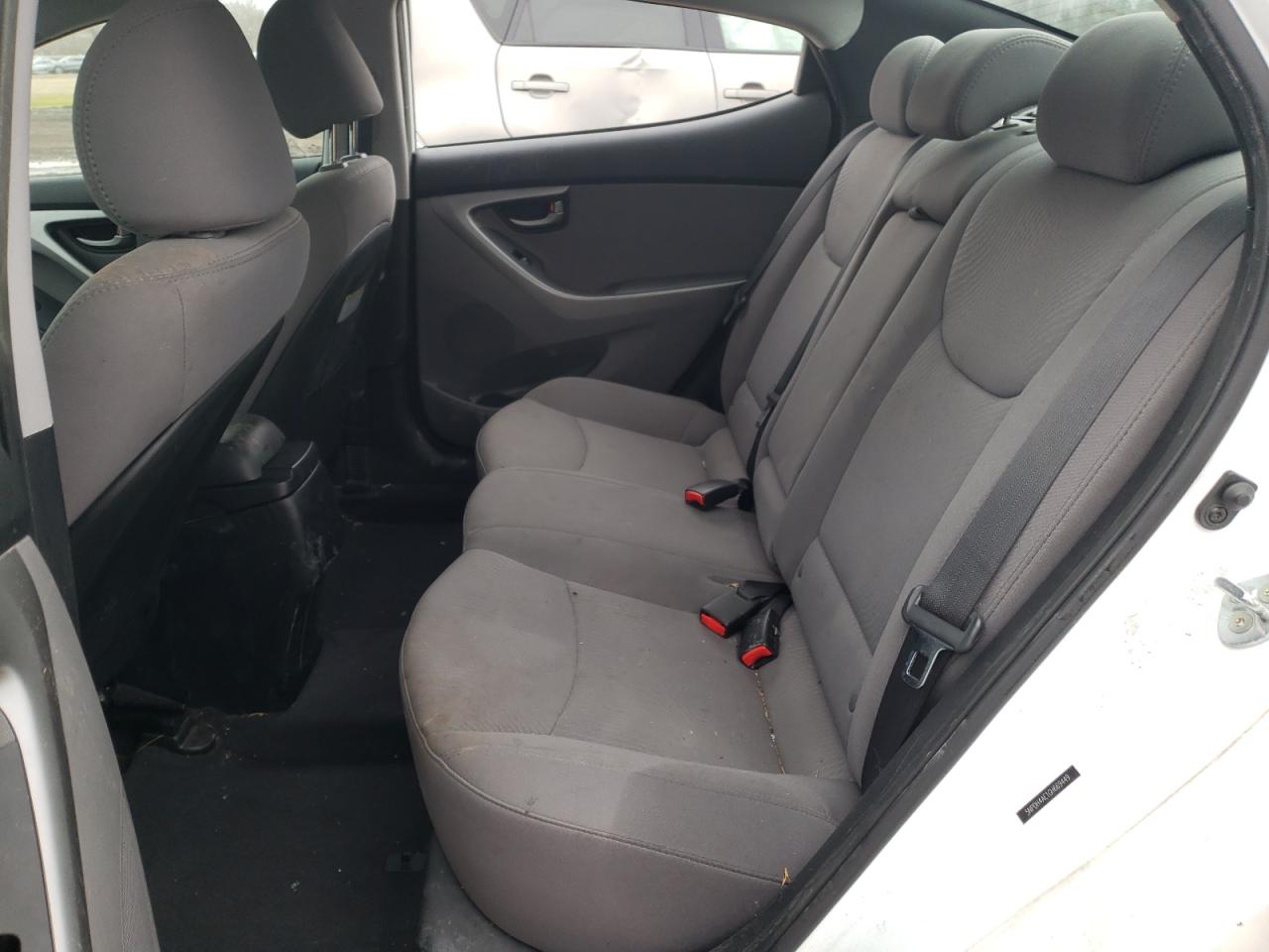 Photo 6 from auction – 2016 HYUNDAI ELANTRA SE with VIN 5NPDH4AE1GH669449