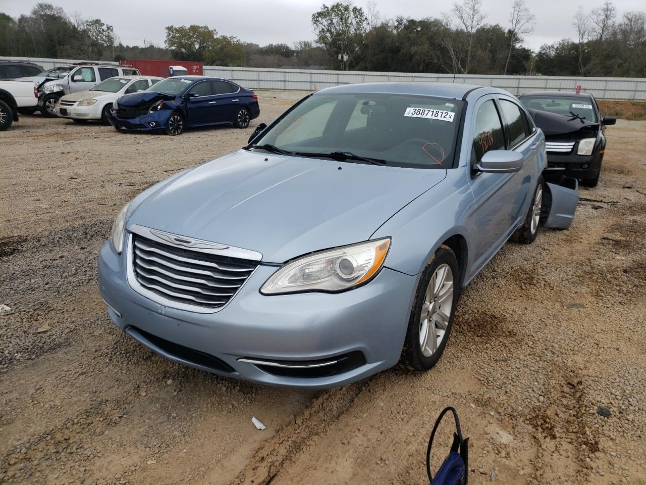 Photo 2 from auction – 2013 CHRYSLER 200 LX with VIN 1C3CCBAB8DN669839
