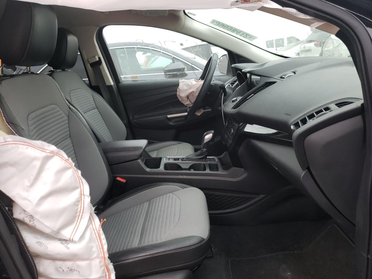 Photo 5 from auction – 2019 FORD ESCAPE SE with VIN 1FMCU9GD3KUA35122