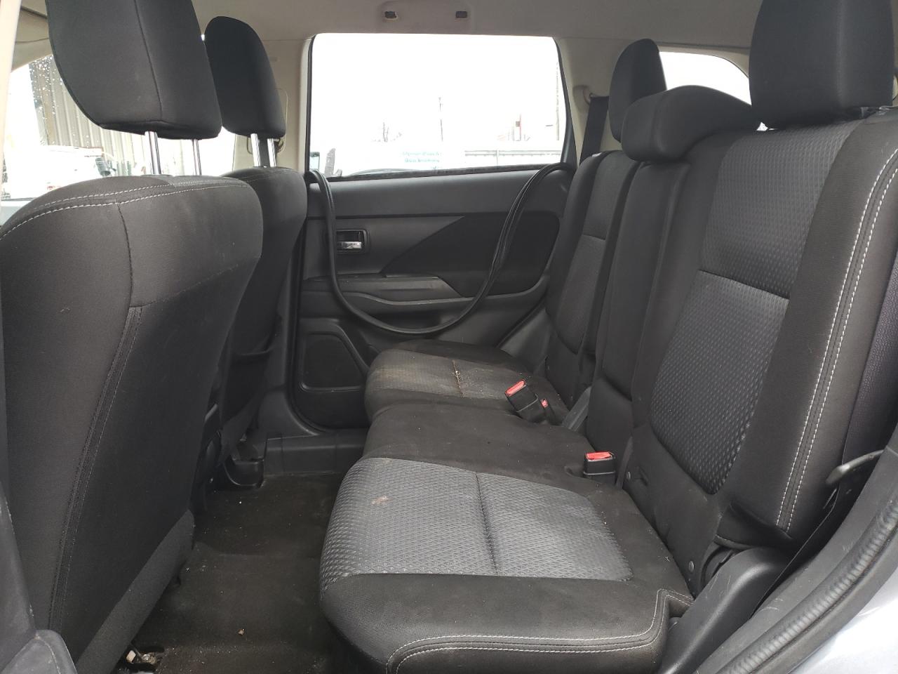Photo 6 from auction – 2016 MITSUBISHI OUTLANDER with VIN JA4AD2A31GZ038298