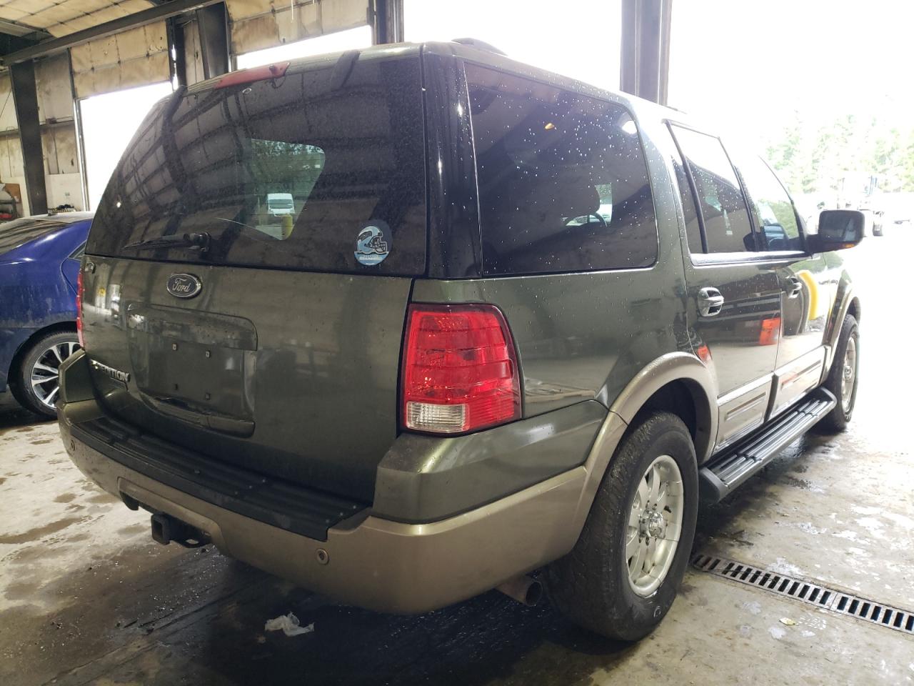 Photo 4 from auction – 2003 FORD EXPEDITION with VIN 1FMFU18L73LB03028