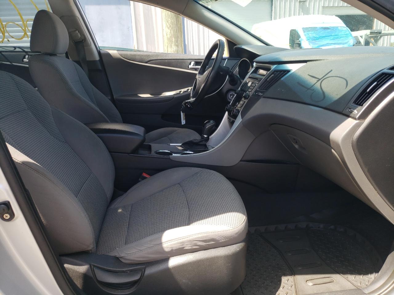 Photo 5 from auction – 2011 HYUNDAI SONATA GLS with VIN 5NPEB4AC1BH285250