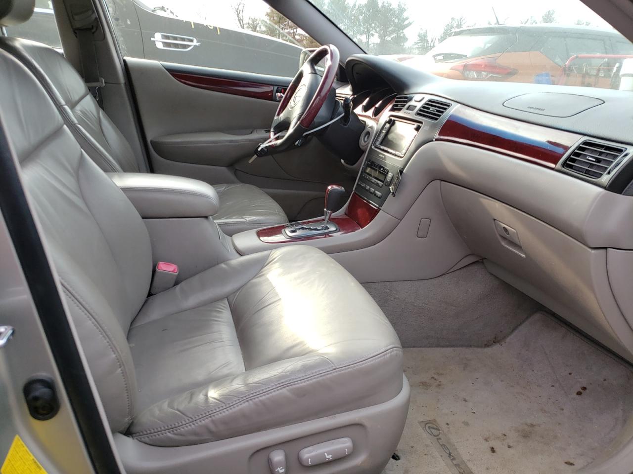 Photo 5 from auction – 2004 LEXUS ES 330 with VIN JTHBA30G840019968