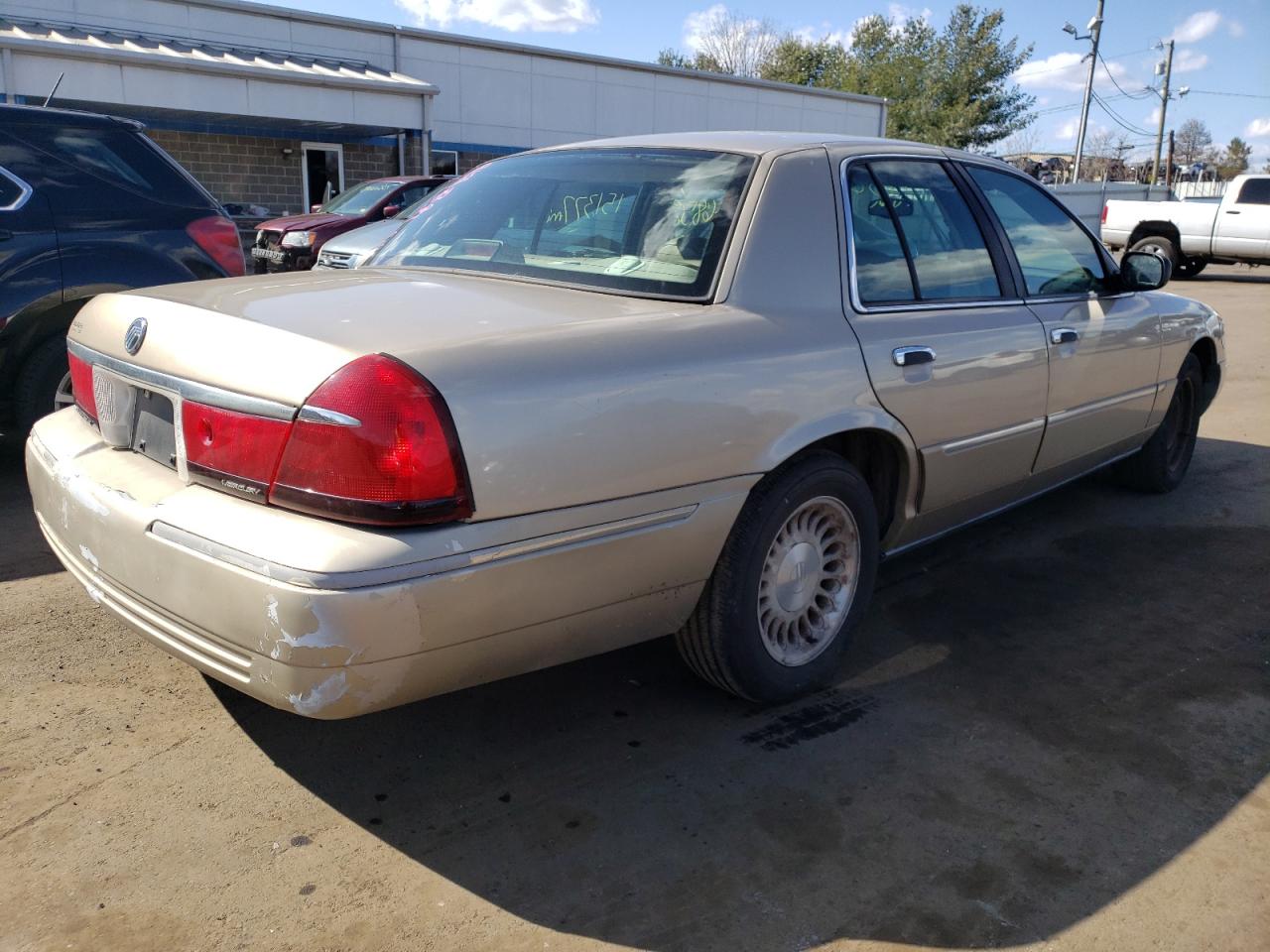Photo 4 from auction – 2000 MERCURY GRAND MARQ with VIN 2MEFM75W7YX735106