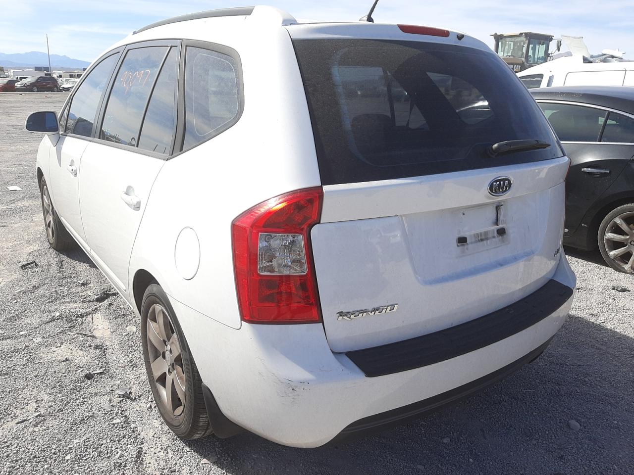 Photo 3 from auction – 2007 KIA RONDO BASE with VIN KNAFG525477064116