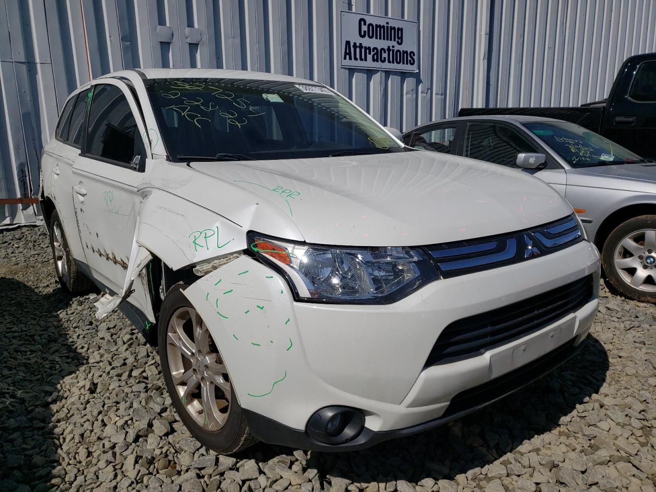 MITSUBISHI OUTLANDER 2014 with VIN JA4AZ3A33EZ003105 - Photo from auction