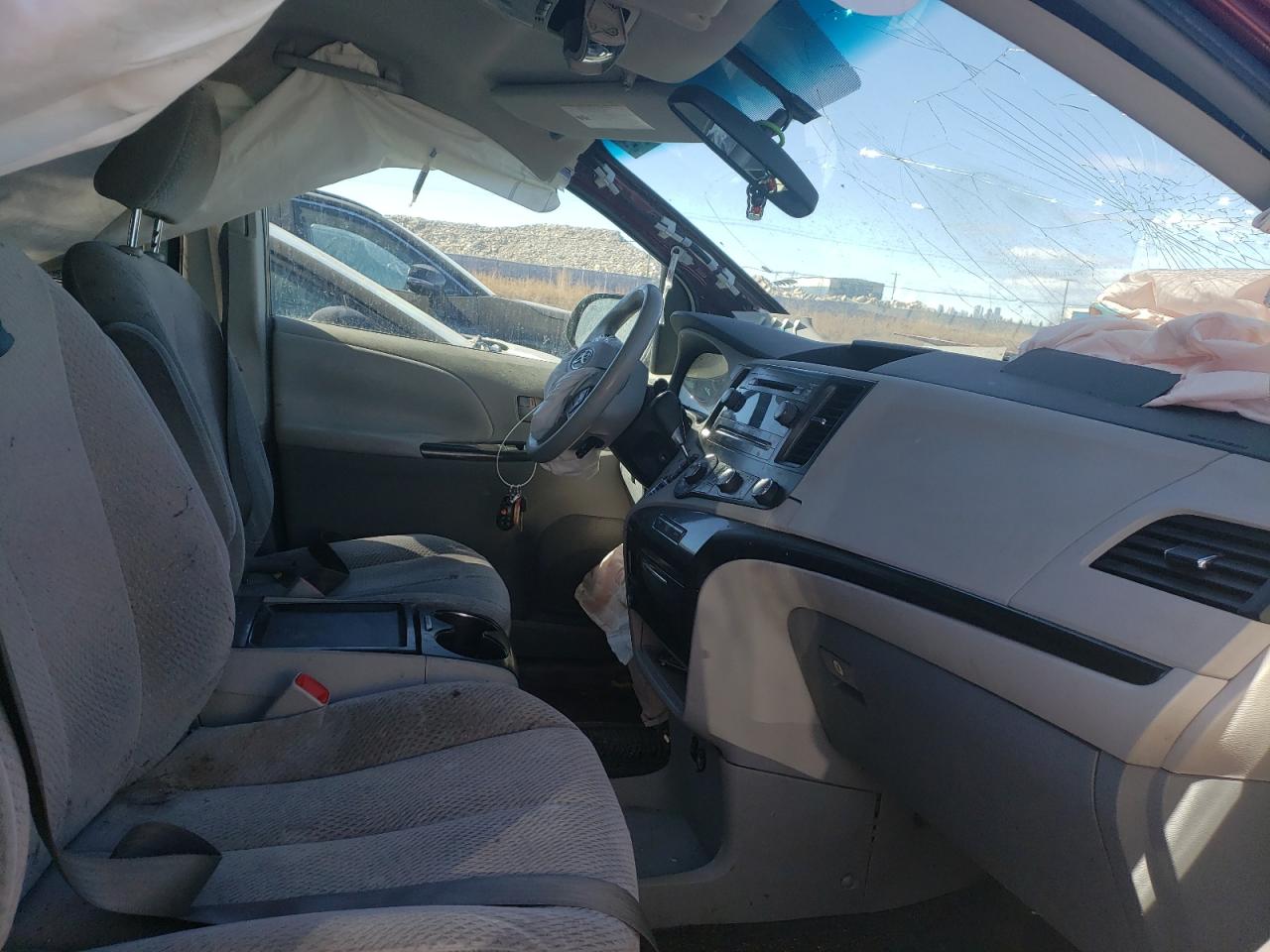 Photo 5 from auction – 2011 TOYOTA SIENNA BAS with VIN 5TDKA3DC9BS002972