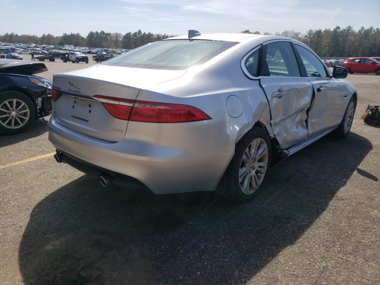 Photo 4 from auction – 2017 JAGUAR XF with VIN SAJBR4BVXHCY26588
