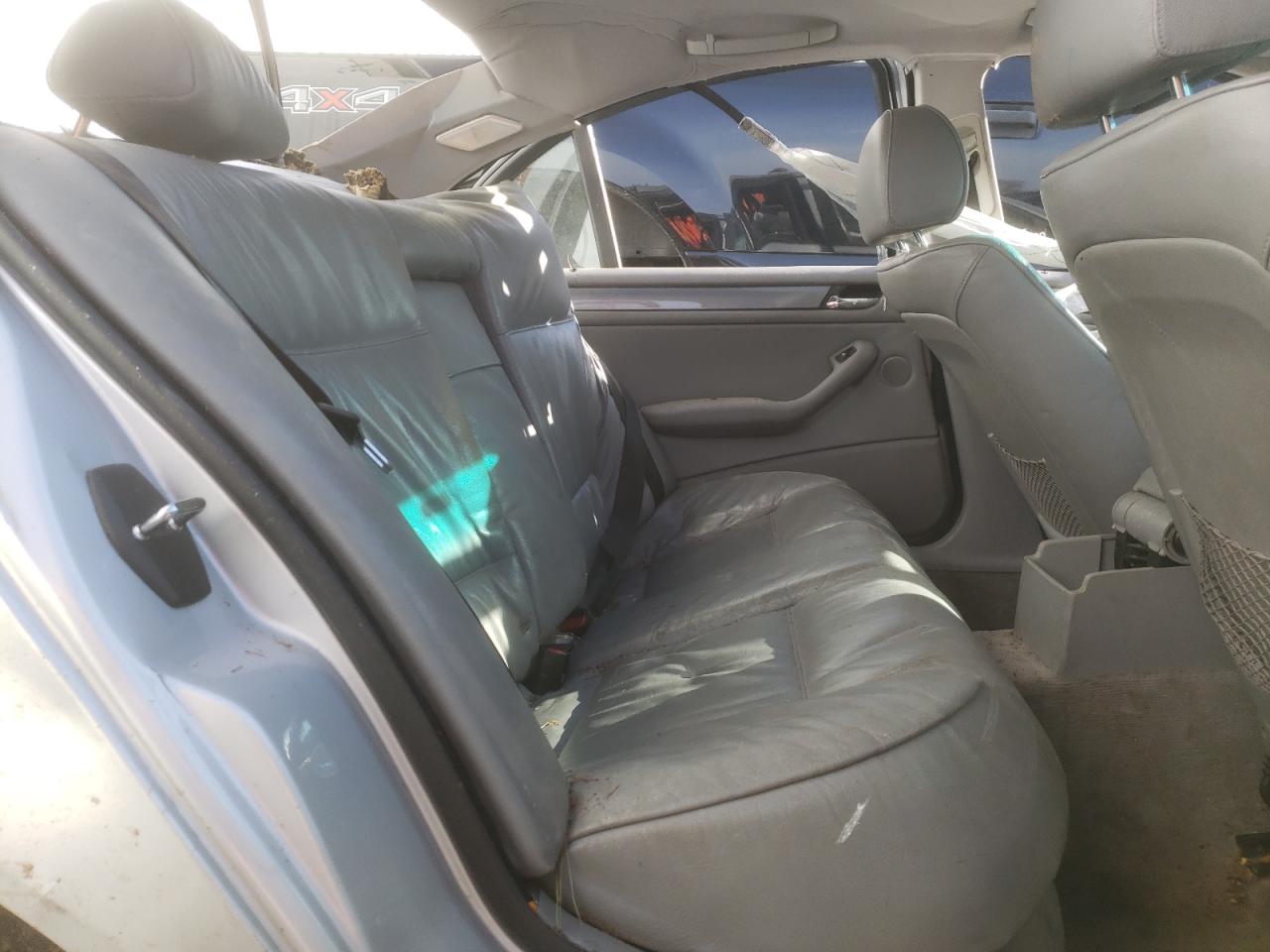 Photo 6 from auction – 2000 BMW 323 I with VIN WBAAM3341YFP70660