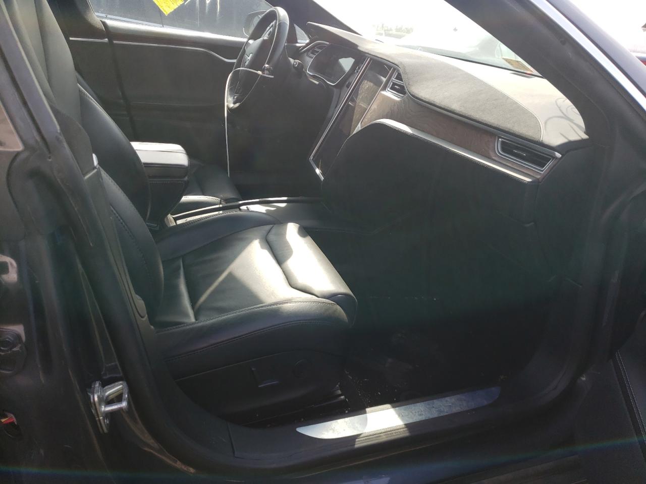 Photo 5 from auction – 2017 TESLA MODEL S with VIN 5YJSA1E29HF192196