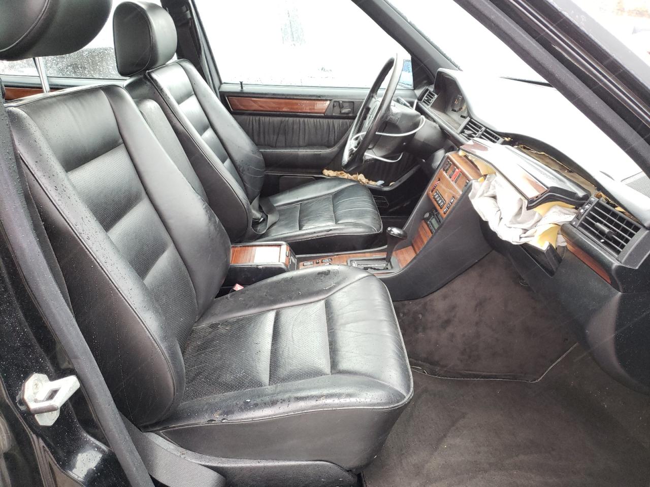 Photo 5 from auction – 1995 MERCEDES-BENZ E 320 BASE with VIN WDBEA32E3SC174707