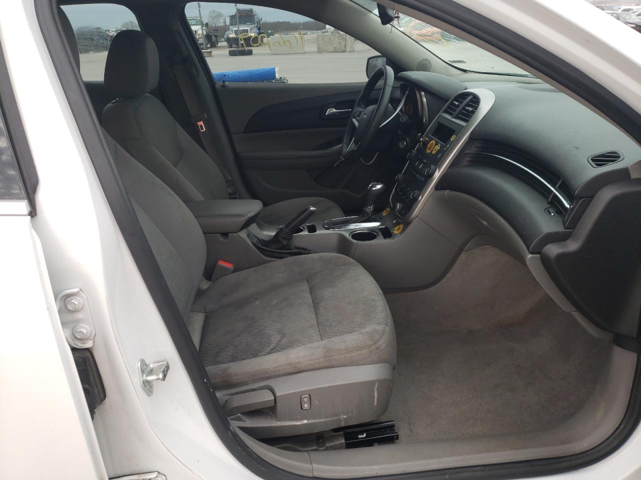 Photo 5 from auction – 2016 CHEVROLET MALIBU LIM with VIN 1G11A5SA5GF112054