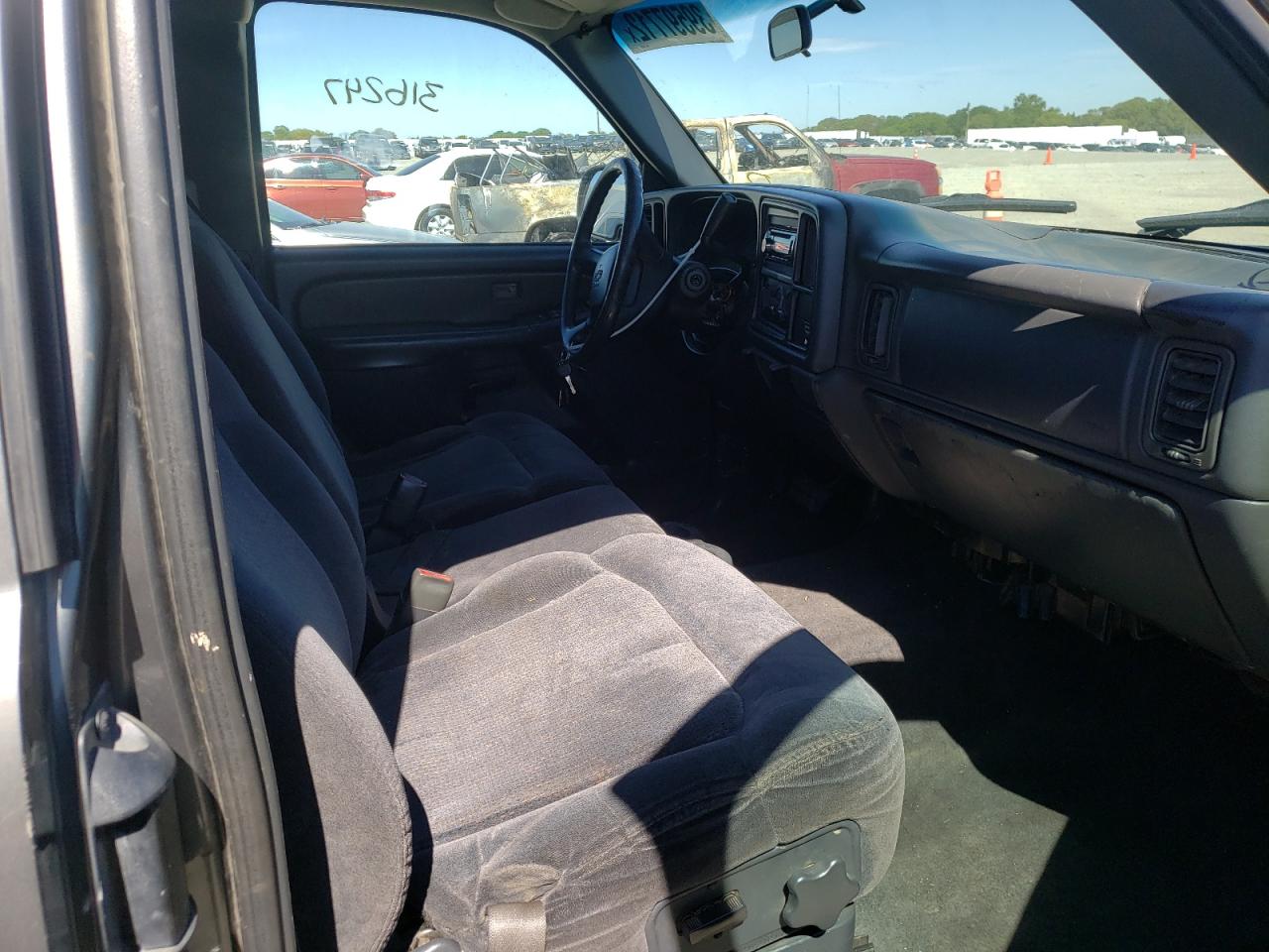 Photo 5 from auction – 2001 CHEVROLET SILVERADO with VIN 2GCEC19V011243377