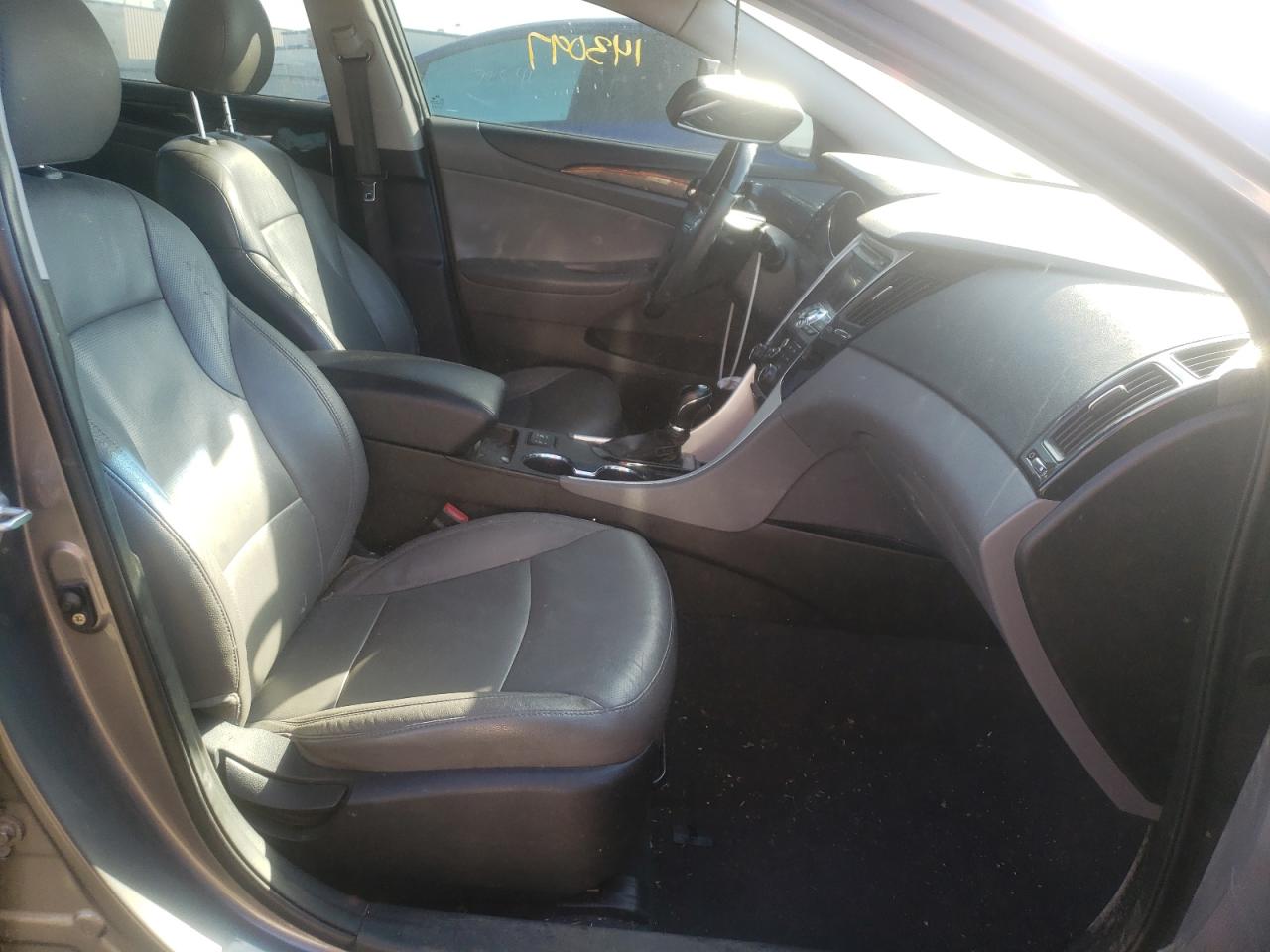 Photo 5 from auction – 2011 HYUNDAI SONATA SE with VIN 5NPEC4AC8BH029877
