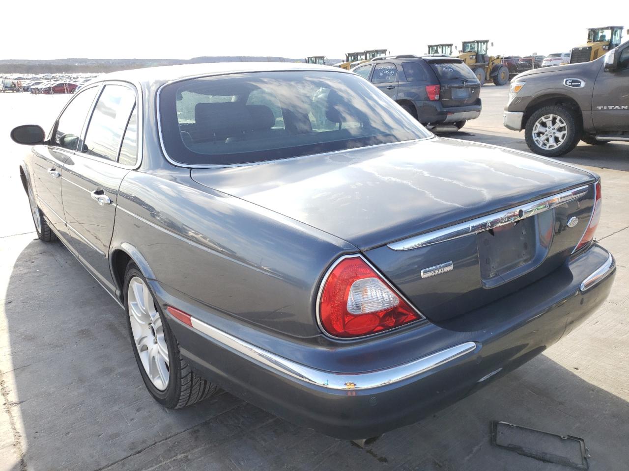 Photo 3 from auction – 2004 JAGUAR XJ8 with VIN SAJEA71C14SG12632