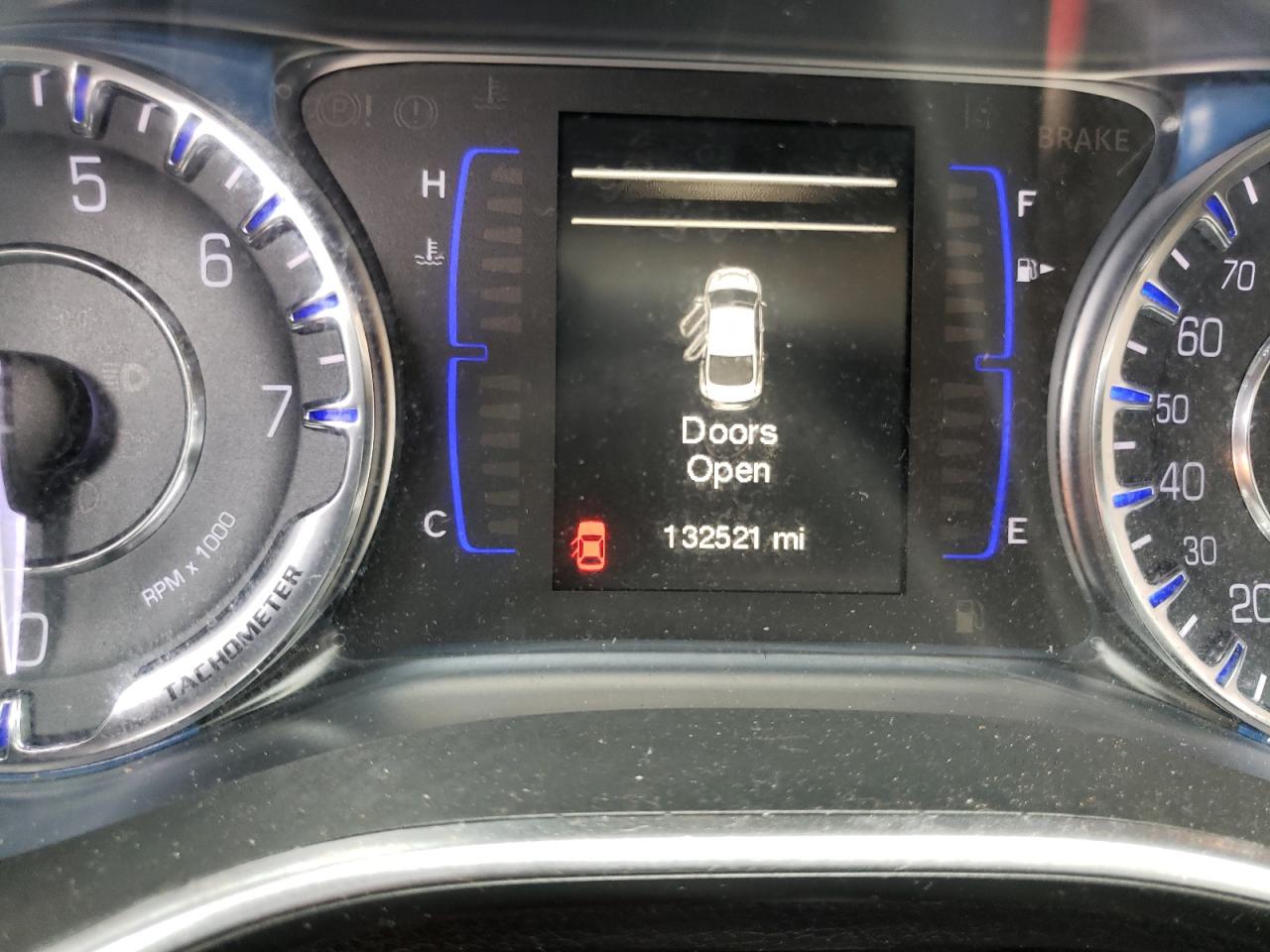 Photo 8 from auction – 2015 CHRYSLER 200 LIMITE with VIN 1C3CCCAG0FN649511